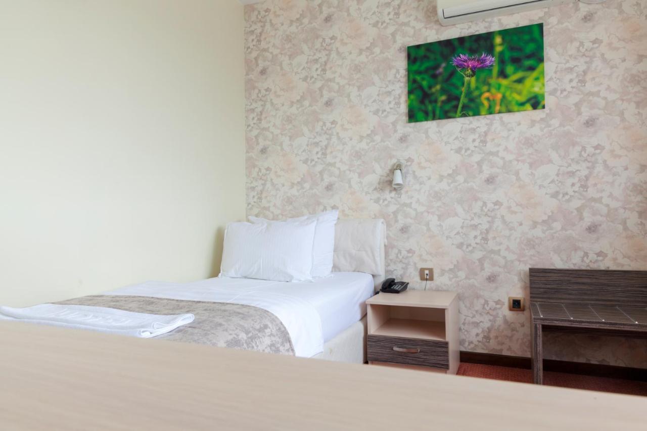 Hotel Livade Cacak Ngoại thất bức ảnh